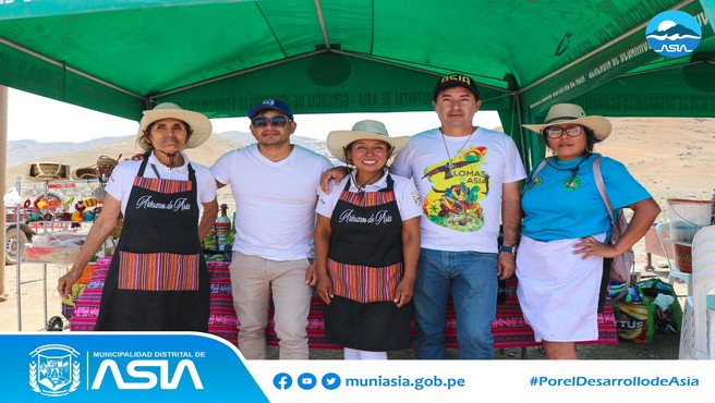 Comprometido con el deporte, el alcalde Isaias Alcántara Malásquez, participó en la premiación de la tercera fecha de clasificación de la competencia “Perú Trail Series”, realizado en las Lomas de Asia. 
La autoridad edil, reconoció el esfuerzo de cada uno de los competidores y agradeció a la empresa privada por fomentar el turismo y el deporte en nuestro distrito.
Asimismo, el alcalde Isaias Alcántara felicitó al Señor Félix Córdova Medina, por ocupar el primer puesto en la categoría de 50 años a más de 14 K, dejando en alto el nombre de Asia.
#MunicipalidadDistritalDeAsia
#PorelDesarrollodeAsia
#IsaiasAlcantaraAlcaldedeAsia