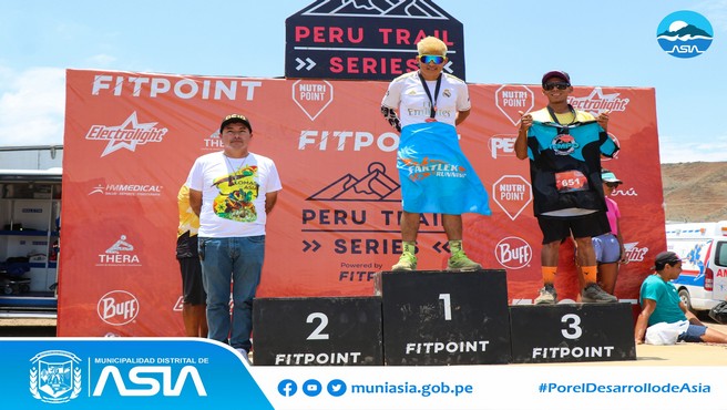 Comprometido con el deporte, el alcalde Isaias Alcántara Malásquez, participó en la premiación de la tercera fecha de clasificación de la competencia “Perú Trail Series”, realizado en las Lomas de Asia. 
La autoridad edil, reconoció el esfuerzo de cada uno de los competidores y agradeció a la empresa privada por fomentar el turismo y el deporte en nuestro distrito.
Asimismo, el alcalde Isaias Alcántara felicitó al Señor Félix Córdova Medina, por ocupar el primer puesto en la categoría de 50 años a más de 14 K, dejando en alto el nombre de Asia.
#MunicipalidadDistritalDeAsia
#PorelDesarrollodeAsia
#IsaiasAlcantaraAlcaldedeAsia