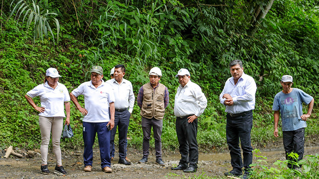 Alcalde y Regidores de la MPLC inspeccionaron obra