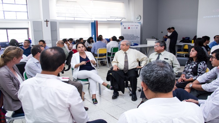 Personas reunidas en el marco de evento del DER Innovasuyu de ProInnóvate