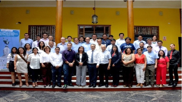 Representantes del DER La Libertad y equipo de Innóvate Perú reunidos