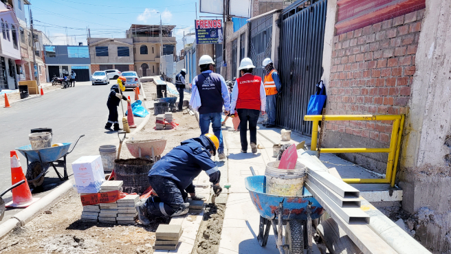 La Contraloría General advirtió demoras en la ejecución de trabajos y la falta de implementación de medidas ante riesgos de inundación en la obra "Mejoramiento del servicio de transitabilidad vehicular y peatonal de la Junta Vecinal San Francisco Zona IV del centro poblado San Francisco". Esta obra se ejecuta por administración directa a cargo de la Municipalidad Provincial de Mariscal Nieto (MPMN).