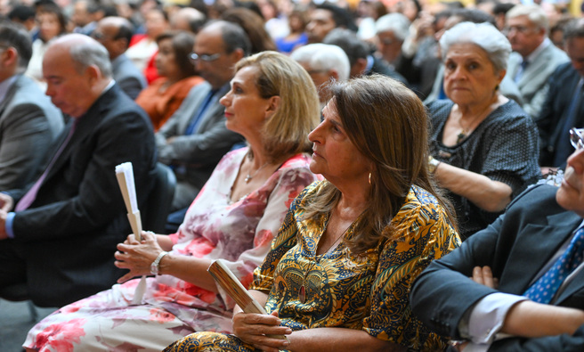 Canciller González-Olaechea informó que Consulados peruanos en el exterior organizan homenajes a connacionales destacadas