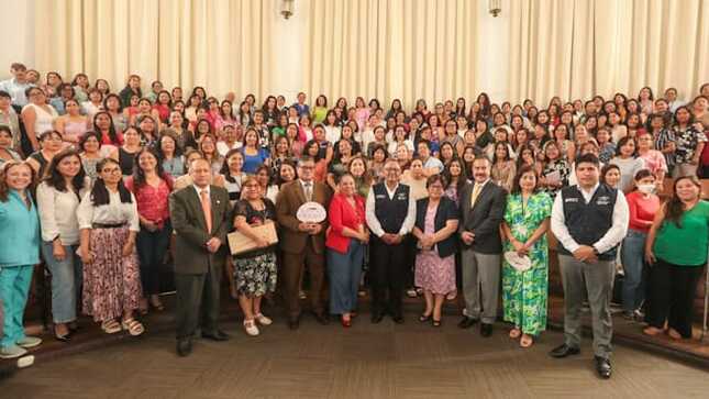 Minsa ofrece homenaje a las servidoras de la institución en el Día Internacional de la Mujer