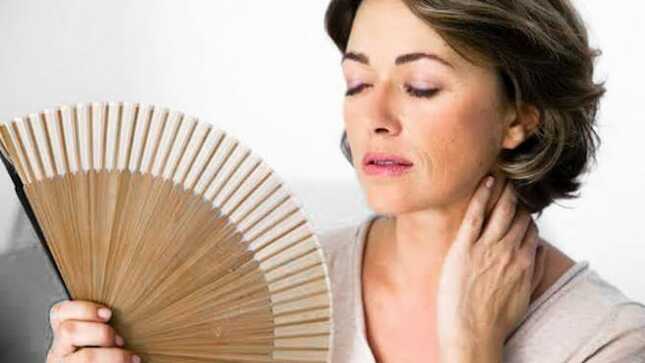 Especialistas indican que durante la menopausia se presentan cambios físicos y psicológicos en las mujeres