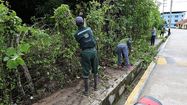 Municipalidad brinda apoyo en importante faena organizada por I.E.E. Toribio Rodríguez de Mendoza para un buen inicio del año escolar