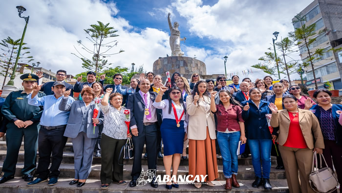 🎗ceremonia De Izamiento En Abancay Conmemora El Día Internacional De La Mujer.
