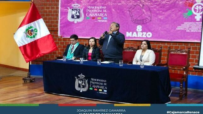 📌En el marco de la celebración del Día Internacional de la Mujer, la Municipalidad Provincial de Cajamarca se enorgullece en anunciar la realización del Forum titulado "Implementación de Políticas y Logros en Favor de la Mujer", llevado a cabo en el auditorio de la MPC por la Instancia Provincial de Concentración.
✅El evento contó con la destacada participación de diversos exponentes, entre ellos la Dra. Fernanda Chicoma del Ministerio Público, Rosita Noriega de la Policía Nacional del Perú, César Guevara del Programa Aurora, Marita Terán del Poder Judicial y Karina Amoroto de Newmont - ALAC. Cada uno de ellos aportó desde su experiencia y conocimiento en el ámbito de la igualdad de género y el empoderamiento de la mujer.
👨‍🏫El Forum sirvió como espacio de reflexión sobre los desafíos y los logros alcanzados por las mujeres en todas las esferas, tanto públicas como privadas. Se destacó la importancia de la implementación de políticas que promuevan la igualdad de género y se resaltaron los avances realizados hasta la fecha.