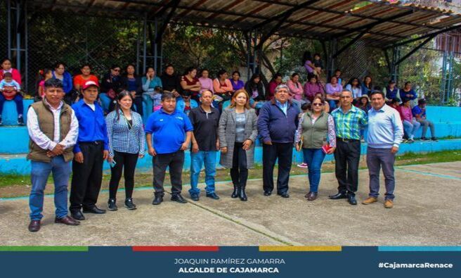 📌La Municipalidad Provincial rindió un homenaje a las madres integrantes de los diversos comités del programa del vaso de leche, en el marco de las celebraciones por el Día Internacional de la Mujer que se celebra este 8 de marzo.
✅Al respecto el gerente de Desarrollo Social y Humano, Oscar Vásquez Alva, reconoció el esfuerzo y la gran labor que realizan todas las mujeres en la sociedad y sus hogares. Ademas, durante su alocución mencionó que se ampliará el número de beneficiarios del programa de vaso de leche gracias al trabajo conjunto que realiza la Unidad Local de Empadronamiento, para conocer la realidad socioeconómica de diferntes familias en Cajamarca.
👉Madres de familia presentes en este homenaje, expresaron su agradecimiento a la MPC, por esta actividad, resaltando que las integrantes de los comités del programa del vaso leche, en la actualidad reciben también talleres gratuitos de bordado y otras manualidades, lo cual significa un apoyo para alcanzar nuevos emprendimientos económicos.