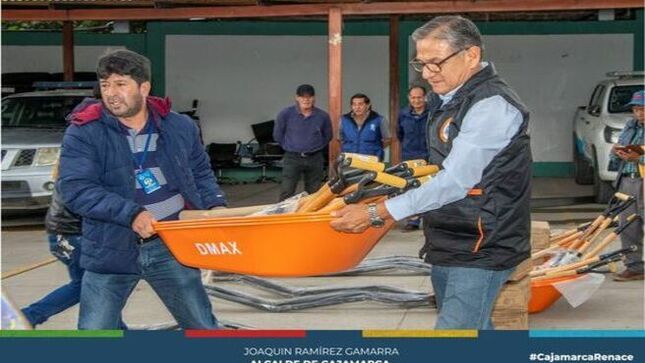 📌La gerencia de Seguridad Ciudadana a través de la subgerencia de Gestión de Riesgos de Desastres realizó la entrega de nuevos kits de herramientas, a los sectores de Mollepampa, las Torrecitas, Pueblo Nuevo, Pueblo Libre y la Tulpuna, las cuales servirán para los trabajos de prevención frente a las lluvias intensas en nuestra provincia.