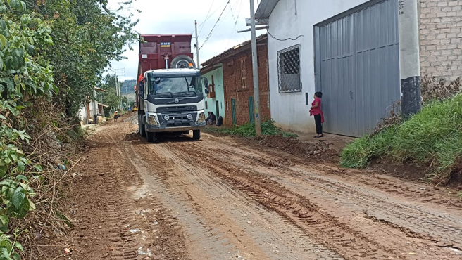 Maquinaria de la MPC viene realizando trabajos en la vía de comunicación el ejército, Cungunday 