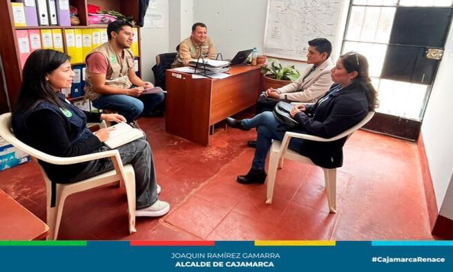 ✅ La gerencia de Desarrollo Ambiental a través de la Subgerencia de Gestión Ambiental esta mañana sostuvieron una reunión de articulación para implementar el Sistema Local de Gestión Ambiental (SLGA) y el programa EDUCCA.
👉En esta jornada estuvieron presentes por la #MPC el Ing. Fernando Domínguez Silva y la Lic. Liliana Lezama Oribe, el Ing. Leomar Alaba Hoyos, Gerente de Desarrollo Económico y Gestión Ambiental del distrito de Jesús y el Arq. Erik Lecca, Gerente de Desarrollo Territorial, Económico y Gestión Ambiental del distrito de Llacanora.
✅El objetivo es tener un trabajo coordinado y articulado entre las 12 municipalidades distritales de Cajamarca para poder implementar su SLGA y el Programa EDUCCA en su distrito, como los estipula el Ministerio del Ambiente.
👉Así mismo brindaremos asistencia técnica para una adecuada implementación de sus programas ambientales.