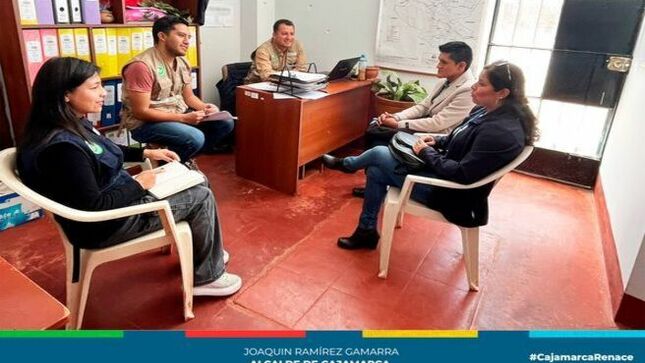 ✅ La gerencia de Desarrollo Ambiental a través de la Subgerencia de Gestión Ambiental esta mañana sostuvieron una reunión de articulación para implementar el Sistema Local de Gestión Ambiental (SLGA) y el programa EDUCCA.
👉En esta jornada estuvieron presentes por la #MPC el Ing. Fernando Domínguez Silva y la Lic. Liliana Lezama Oribe, el Ing. Leomar Alaba Hoyos, Gerente de Desarrollo Económico y Gestión Ambiental del distrito de Jesús y el Arq. Erik Lecca, Gerente de Desarrollo Territorial, Económico y Gestión Ambiental del distrito de Llacanora.
✅El objetivo es tener un trabajo coordinado y articulado entre las 12 municipalidades distritales de Cajamarca para poder implementar su SLGA y el Programa EDUCCA en su distrito, como los estipula el Ministerio del Ambiente.
👉Así mismo brindaremos asistencia técnica para una adecuada implementación de sus programas ambientales.