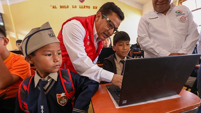 Apurímac: ministro de Salud instó a los profesores a empoderar y dar el valor que se merecen las niñas, niños y adolescentes