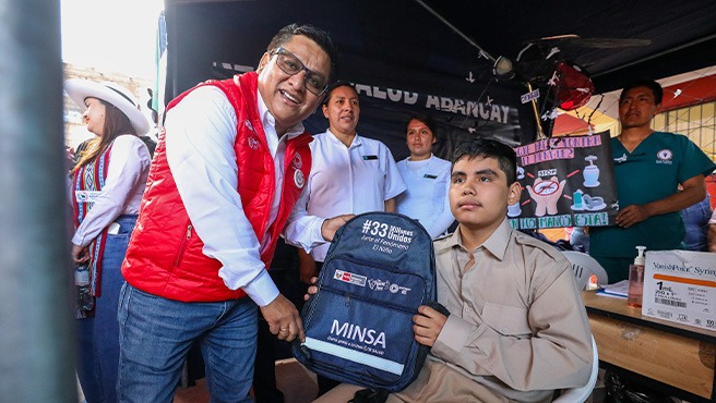 Apurímac: ministro de Salud instó a los profesores a empoderar y dar el valor que se merecen las niñas, niños y adolescentes