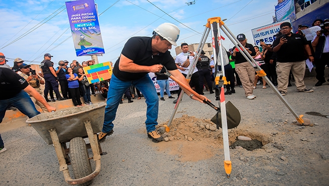 Alcalde Fernando Velasco colocó la primera piedra para la mega obra