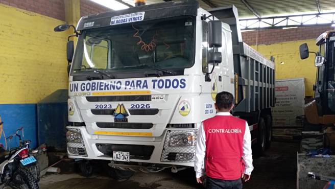 La Contraloría General evidenció que la retroexcavadora asignada a la Municipalidad Provincial de Zarumilla se encuentra inoperativa por fallas en el sistema de frenado posterior, pese a haber sido reparada por el proveedor, la situación persiste e impide que sea utilizada ante alguna emergencia.