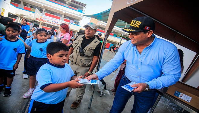 Autoridad también entregó barras energéticas a los escolares 