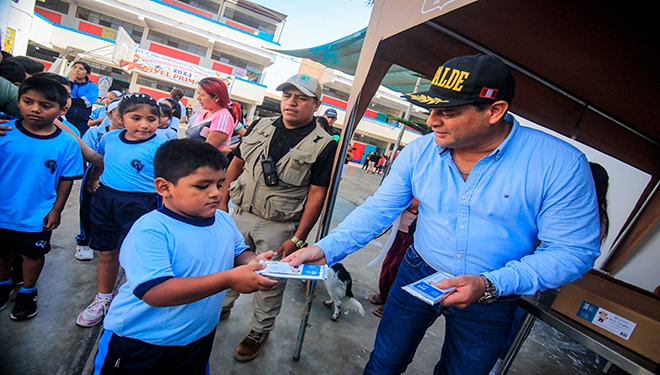 Autoridad también entregó barras energéticas a los escolares 