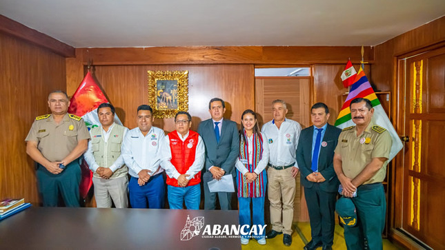 💯Alcalde Raúl Peña Se Reune Con Importantes Autoridades  Para Ser Frente Al  Problema  Sanitario  En Abancay💯