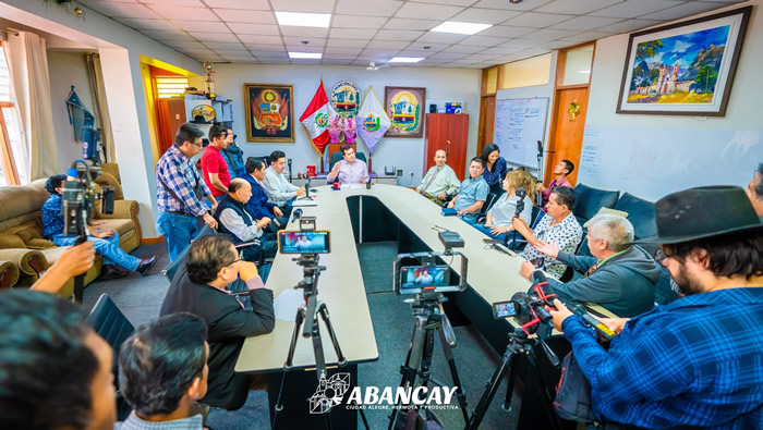 🎥📰Alcalde Raúl Peña Brinda Conferencia De Prensa Ante Posible Emergencia Sanitaria En Abancay📰🎥
