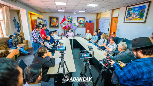 🎥📰Alcalde Raúl Peña Brinda Conferencia De Prensa Ante Posible Emergencia Sanitaria En Abancay📰🎥