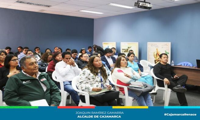 📌La gerencia de Desarrollo Ambiental y las subgerencias de Gestión Ambiental, Saneamiento Básico y Gestión Integral de Residuos Sólidos, participaron de la reunión, para la aprobación del plan de trabajo de la Comisión Ambiental Regional (CAR) para el año 2024.
✅La Comisión Ambiental Regional - CAR Cajamarca es la instancia de participación en la gestión ambiental de carácter multisectorial, encargada de la coordinación y concentración de la política ambiental, promoviendo el dialogo y el acuerdo a la problemática de la gestión ambiental y de recursos naturales entre los sectores público, privados, academia, sociedad civil y ciudadanía. 
👉En esta primera reunión de la CAR Cajamarca se realizó la Exposición de la Gestión Integral de Recursos Hídricos de la Cuenca Jequetepeque – Zaña. A cargo de PROGRAMA DE DESARROLLO PRODUCTIVO AGRARIO RURAL - AGRO RURAL, Ing. Niltón Bugón y la Aprobación del Plan de Trabajo de Trabajo de la Comisión Ambiental Regional – CAR 2024.
✅La CAR está constituida por 27 instituciones (públicas y privadas) donde se articula y fomenta el consenso y diálogo técnico entre los representantes de las diferentes instituciones.