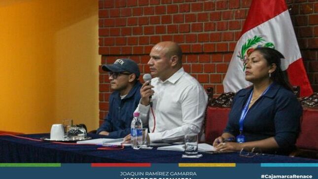 📌El alcalde provincial, Joaquin Ramírez Gamarra, junto a la gerente de Transportes y Seguridad Vial, se reunieron con diferentes gremios de transportistas para darle solución inmediata a todas las dudas y consultas sobre diferentes temas como la próxima licitación del plan de rutas. 
✅Además, la gerencia de Transportes y Seguridad Vial, brindará capacitación a todas las empresas para cumplir con su expediente y así estar en óptimas condiciones para licitar las nuevas rutas siendo un beneficio para toda la provincia. 
🤝Finalmente, la primera autoridad edil reafirmó su compromiso para seguir trabajando y ordenando el transporte en nuestra ciudad. 