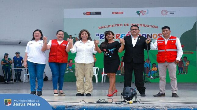 Se desarrolló el encuentro de Integración “Recreándonos en Familia”  en el Campo de Marte, con la presencia de nuestro regidor William Mendiburo.
La actividad organizada por el Ministerio de la Mujer y Poblaciones Vulnerables del Perú, a través del #Inabif, congregó a más de 500 personas quienes disfrutaron de variados shows y los pequeños a su derecho a una recreación sana junto a sus seres queridos