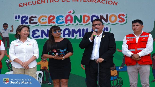 Se desarrolló el encuentro de Integración “Recreándonos en Familia”  en el Campo de Marte, con la presencia de nuestro regidor William Mendiburo.
La actividad organizada por el Ministerio de la Mujer y Poblaciones Vulnerables del Perú, a través del #Inabif, congregó a más de 500 personas quienes disfrutaron de variados shows y los pequeños a su derecho a una recreación sana junto a sus seres queridos