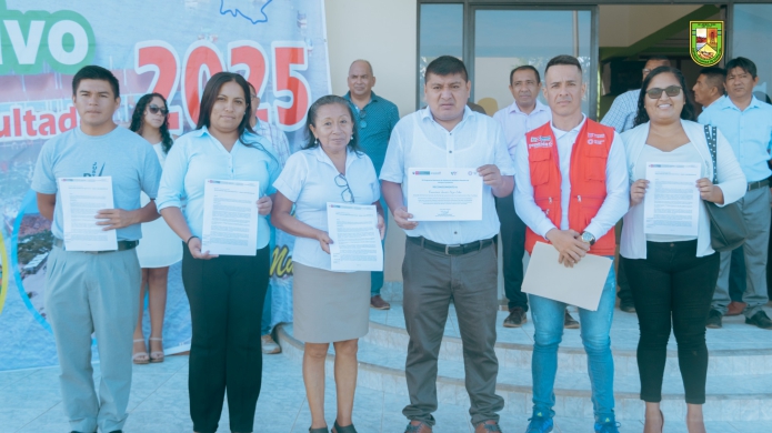 Foto Alcalde y equipo técnico reciben reconocimiento por el apoyo a los adultos mayores.