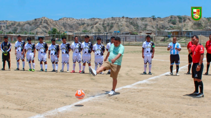 Foto Se apertura el campeonato distrital Copa Perú en Canoas de Punta Sal 