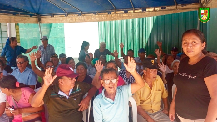 Foto Adultos mayores de Cancas son apoyados con movilidad para el cobro de su pensión