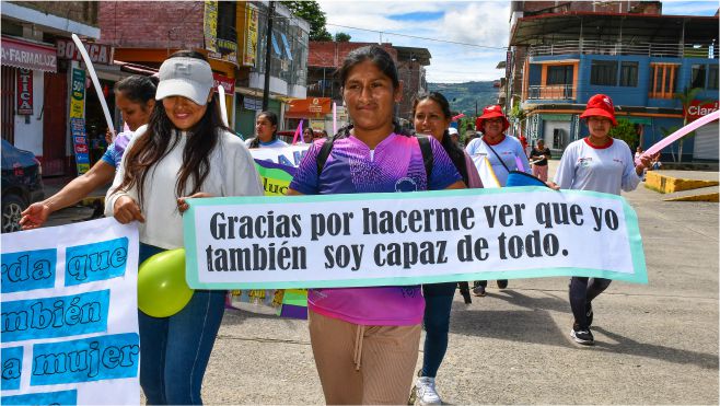 Imagen de una mujer del distrito de Santa Rosa