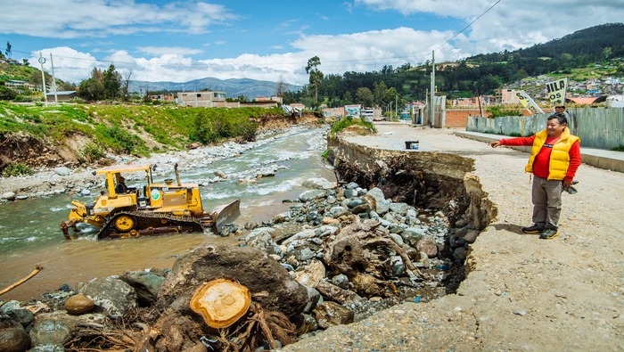 MUNICIPALIDAD DE SAN JERÓNIMO CONTINÚA EFECTUANDO TRABAJOS DE ENCAUZAMIENTO DEL RÍO CHUMBAO.