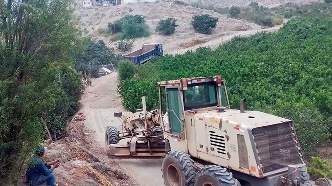 Apoyando la mejora de los caminos.