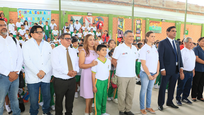 El gobernador regional, destacó la importancia de trabajar conjuntamente entre el gobierno central, regional y local para garantizar una educación de calidad