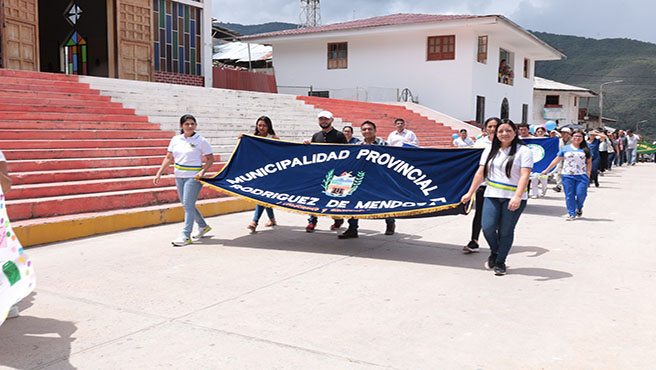 Ugel Rodríguez de Mendoza realiza pasacalle para celebrar el buen inicio del año escolar