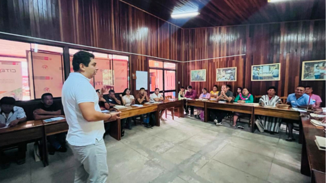 Taller en Pucallpa con la Mochila Forestal