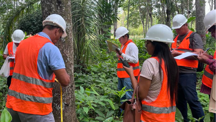 Taller en Pucallpa con la Mochila, trabajo en campo