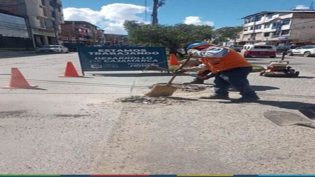 📌La Municipalidad de Cajamarca a través de la subgerencia de Mantenimiento y Gestión de Caminos, realizó el mantenimiento de diferentes calles en toda la ciudad de Cajamarca como: Av  vía de evitamiento norte cdr. 24, Av. Mario urteaga y Jr. Baños del Inca, Av. Manuel Seoane cdr. 22, Jr. Sor Manuela Gil cdr. 3 , Jr José Sabogal cuadra 9 y la av. Atahualpa. 