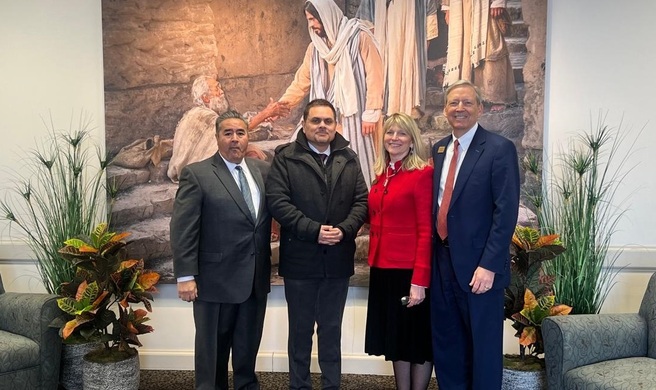 Cónsul General del Perú en Salt Lake City visita centros humanitarios