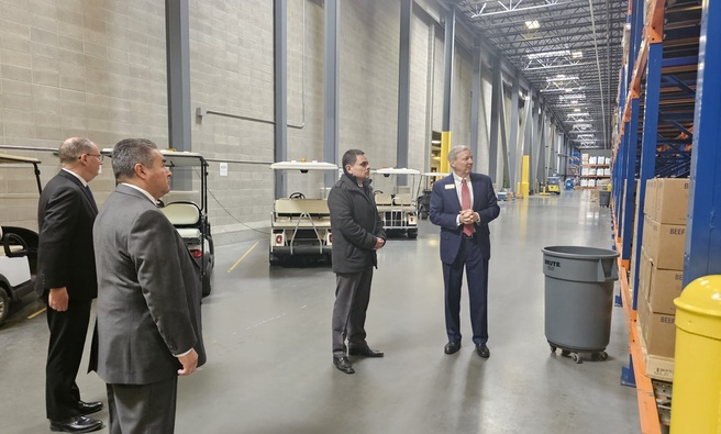 Cónsul General del Perú en Salt Lake City visita centros humanitarios
