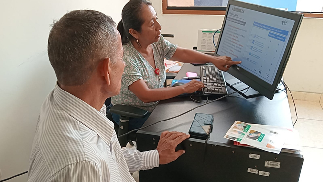 El Alcade Juan Castañeda recibió importante donación de una moto lineal de parte de la Oficina Regional del Programa JUNTOS en la ciudad TRUJILLO.