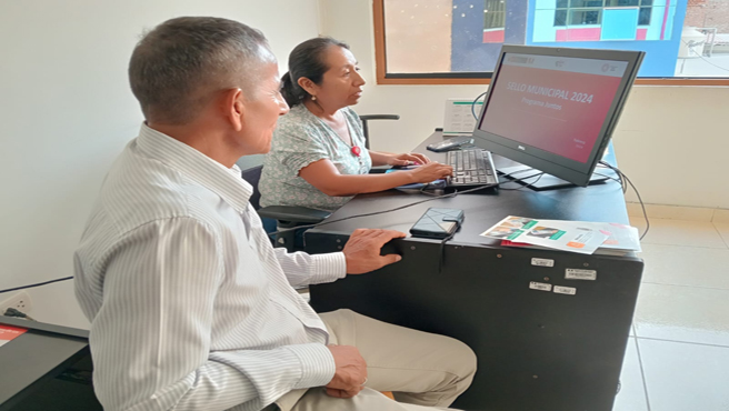 El Alcade Juan Castañeda recibió importante donación de una moto lineal de parte de la Oficina Regional del Programa JUNTOS en la ciudad TRUJILLO.