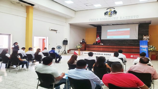 El Alcalde Abog. Juan Castañeda participó de la ponencia realizada en el auditorio municipal.