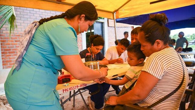 Pucallpa: población afectada por fuentes inundaciones recibe asistencia técnica en salud y prevención de enfermedades
