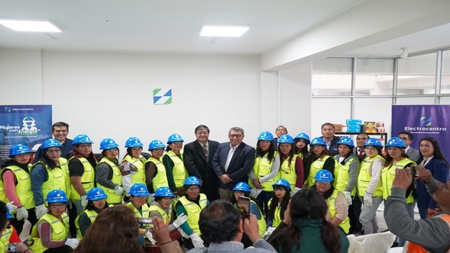 Trabajadoras de construcción civil complementarán su formación en instalaciones eléctricas domiciliarias