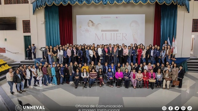 Asistentes y ponentes del I Conversatorio "Transformando el Futuro: Empoderamiento y Liderazgo Femenino en el Ámbito Laboral"