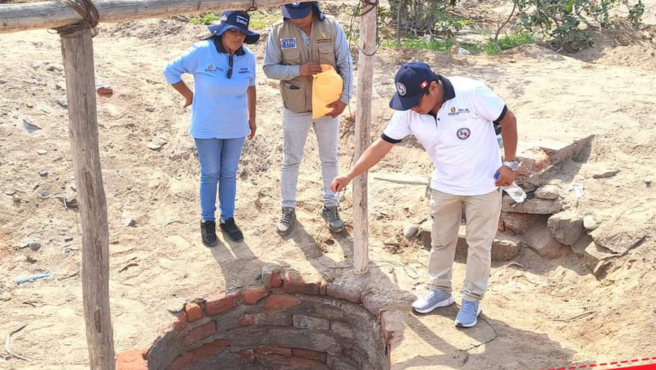 Brigadas de salud inspeccionan casa por casa para evitar el dengue.